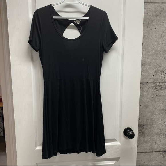 LBD with Keyhole Back - Picture 1 of 2